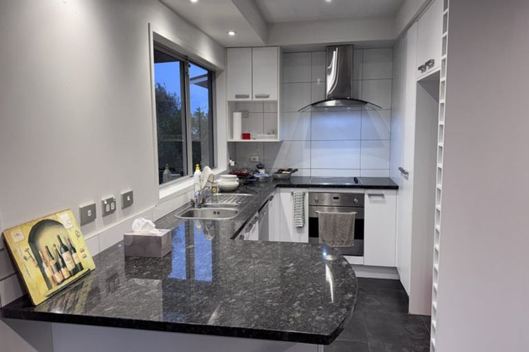 Photo of property in 6c Beldon Place, Pakuranga Heights, Auckland, 2010