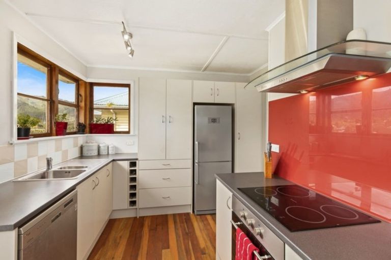 Photo of property in 274 George Street, Stokes Valley, Lower Hutt, 5019