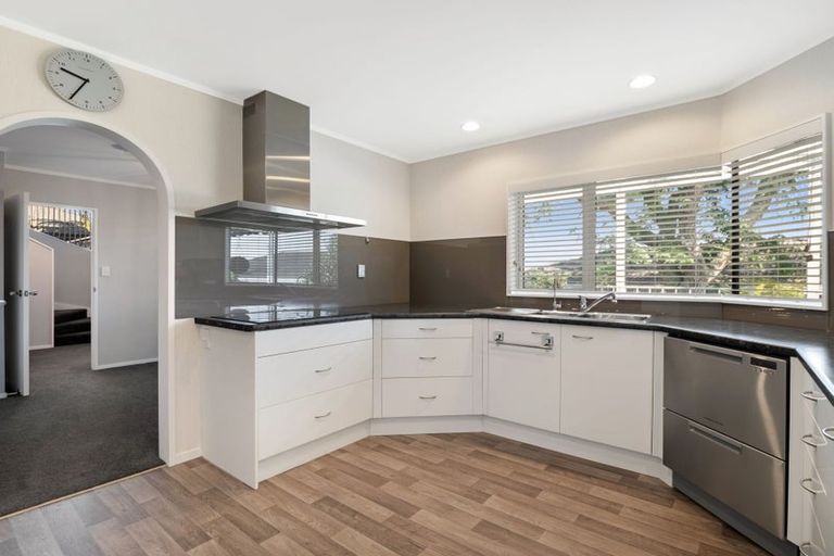 Photo of property in 16 Frisken Place, Lynmore, Rotorua, 3010