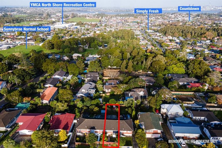 Photo of property in 1/38 Holland Road, Hillcrest, Auckland, 0627