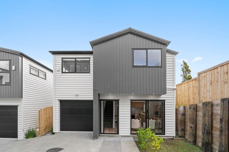 Photo of property in 165d Wiseley Road, West Harbour, Auckland, 0618