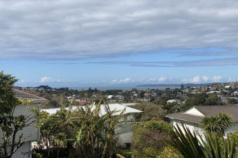 Photo of property in 18 Fairway Avenue, Red Beach, 0932