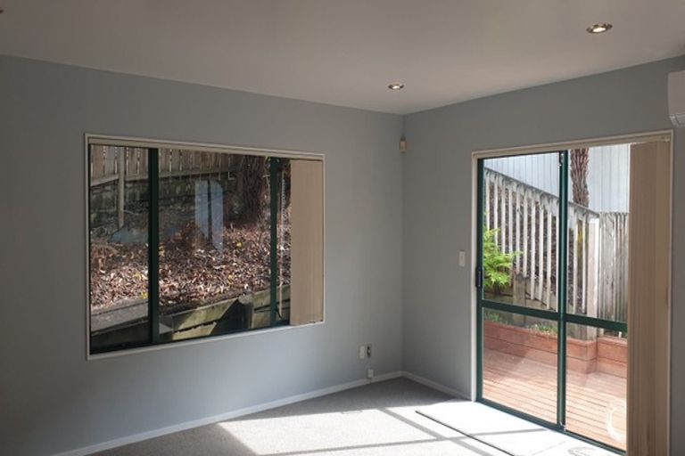 Photo of property in 2/21 Contessa Drive, Glenfield, Auckland, 0629