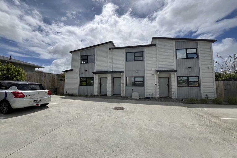 Photo of property in 96d Triangle Road, Massey, Auckland, 0614