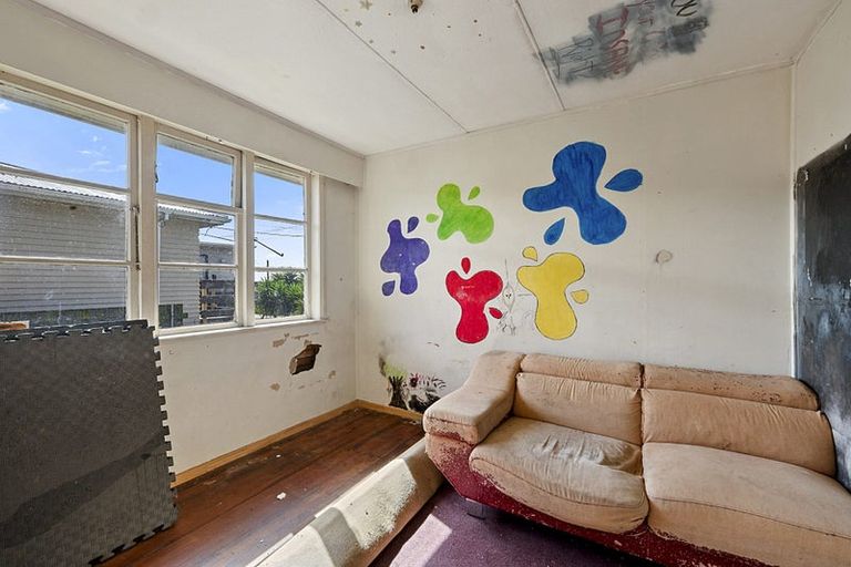 Photo of property in 77 Mould Street, Waitara, 4320