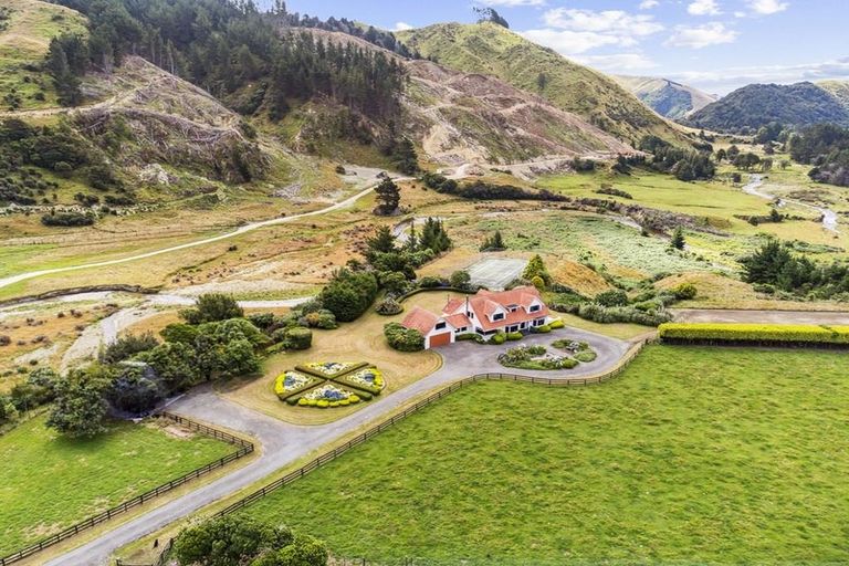 Photo of property in 156 Akatarawa Road, Reikorangi, Waikanae, 5391