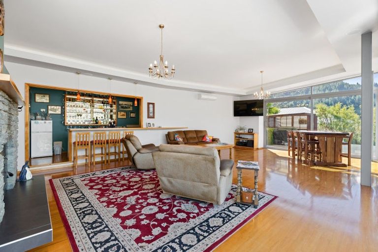 Photo of property in 26 Gravesend Place, Picton, 7220