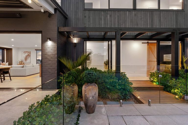 Photo of property in 9 Ridgelea Road, Long Bay, Albany, 0792