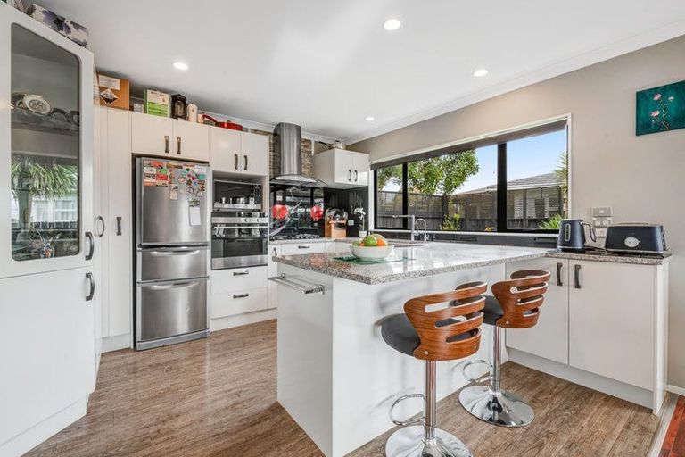 Photo of property in 2/26 James Street, Bayview, Auckland, 0629