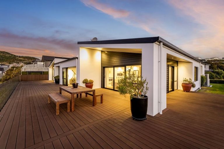 Photo of property in 14 Wangapeka Way, Aotea, Porirua, 5024