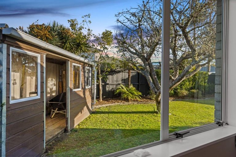 Photo of property in 12 Suncrest Drive, West Harbour, Auckland, 0618