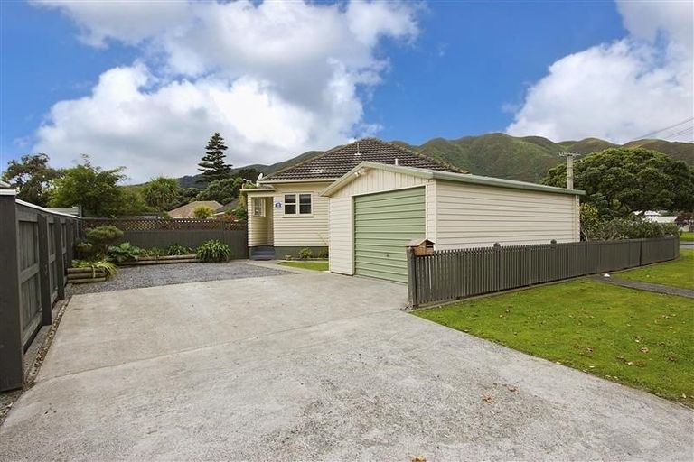 Photo of property in 28 Bell Road, Waiwhetu, Lower Hutt, 5010