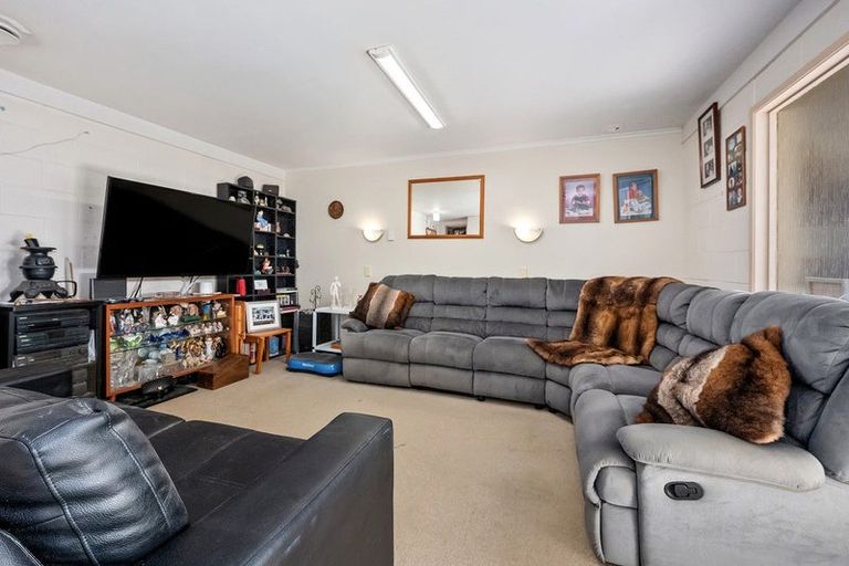 Photo of property in 315 Glenfield Road, Glenfield, Auckland, 0629