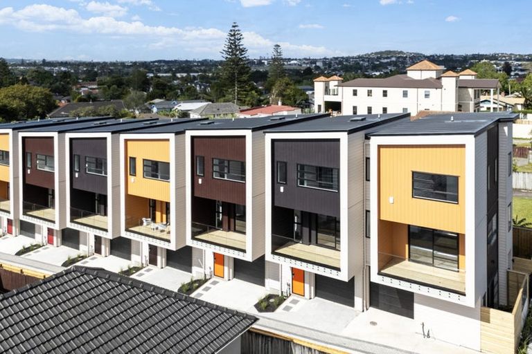 Photo of property in 6/3153 Great North Road, New Lynn, Auckland, 0600