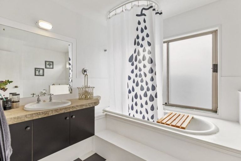 Photo of property in 6 Portland Street, Welcome Bay, Tauranga, 3112