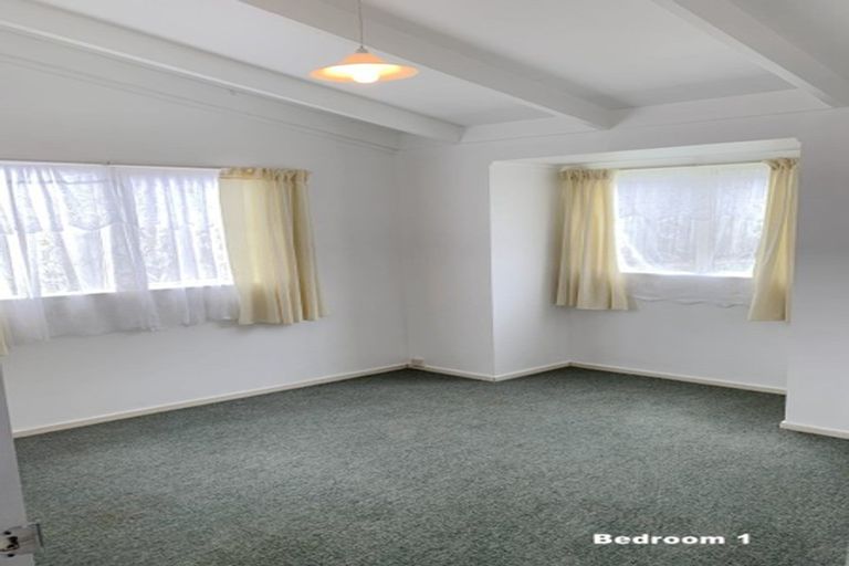 Photo of property in 1/26 Peterhouse Place, West Harbour, Auckland, 0618