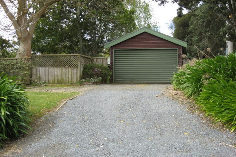 Photo of property in 6 George Avenue, Herald Island, Auckland, 0618