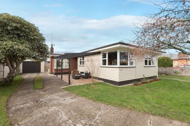 Photo of property in 4 Dover Road, St Andrews, Hamilton, 3200