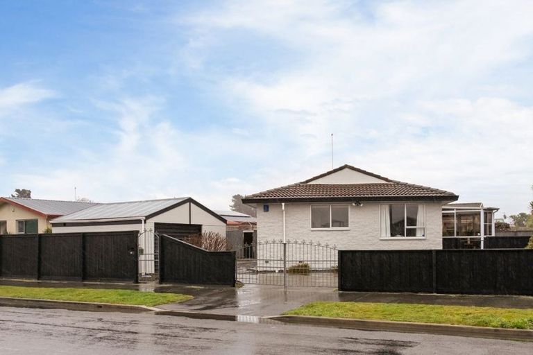 Photo of property in 15 Chadbury Street, Parklands, Christchurch, 8083