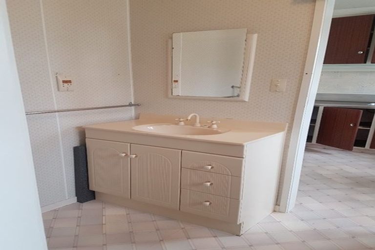 Photo of property in 2/214 Coronation Avenue, Welbourn, New Plymouth, 4310