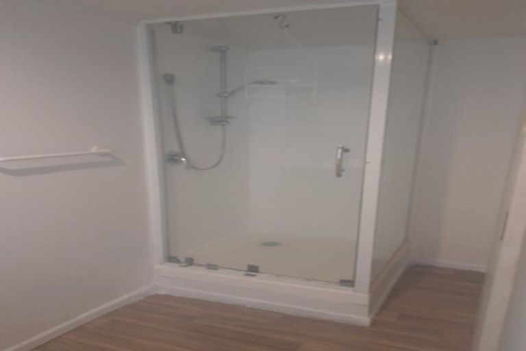 Photo of property in 557 Glenfield Road, Glenfield, Auckland, 0629