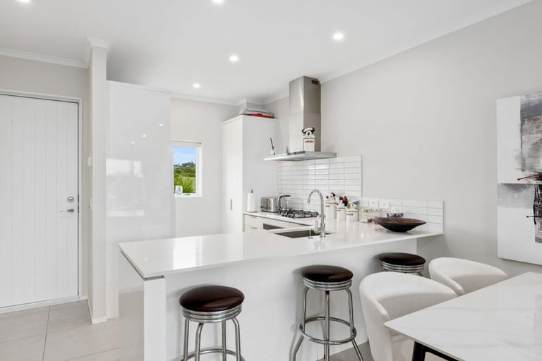 Photo of property in 26a Taikura Avenue, Red Beach, 0932