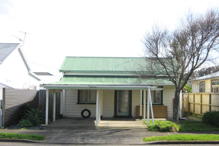 Photo of property in 94 Hine Street, New Plymouth, 4310