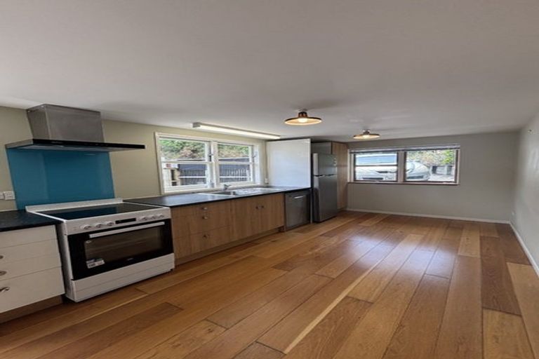 Photo of property in 52 Melrose Road, Island Bay, Wellington, 6023
