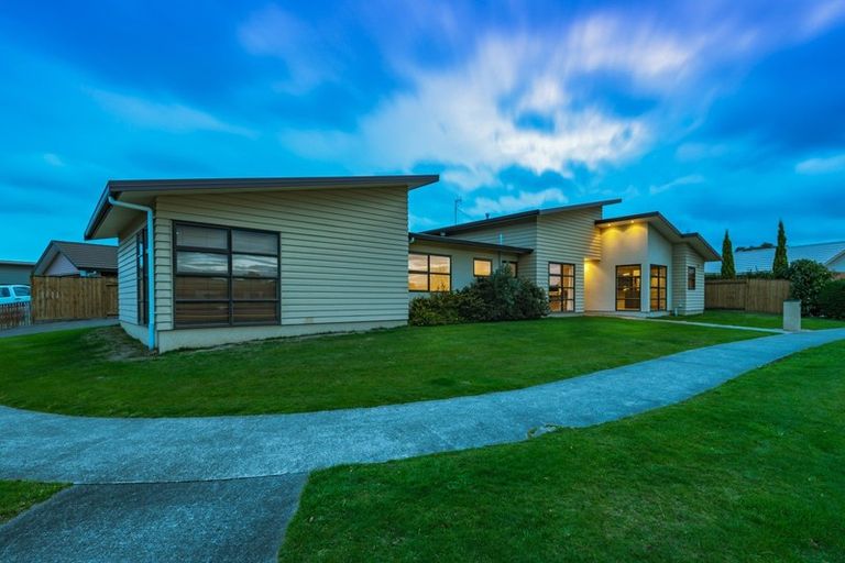 Photo of property in 6 Brooklyn Heights Drive, Kelvin Grove, Palmerston North, 4414