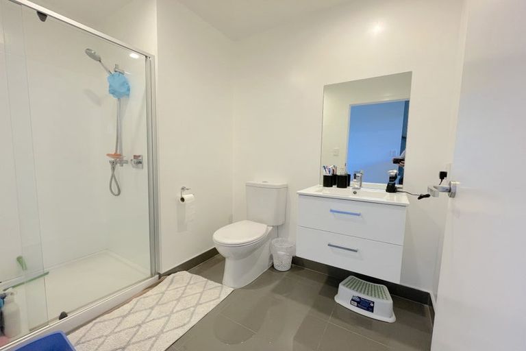 Photo of property in 10/15 Chivalry Road, Glenfield, Auckland, 0629