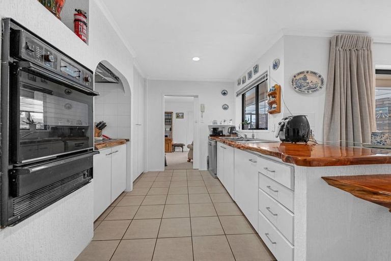 Photo of property in 120 Walter Strevens Drive, Conifer Grove, Takanini, 2112