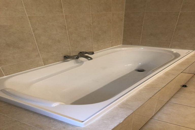 Photo of property in 1/13 Girrahween Drive, Totara Vale, Auckland, 0629