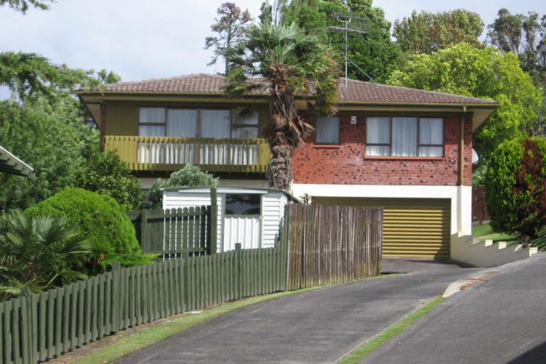 Photo of property in 2/9 Pakira Avenue, Glendene, Auckland, 0602