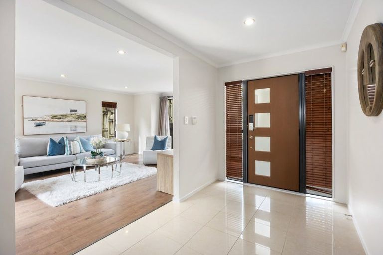 Photo of property in 8 Mulu Place, Fairview Heights, Auckland, 0632