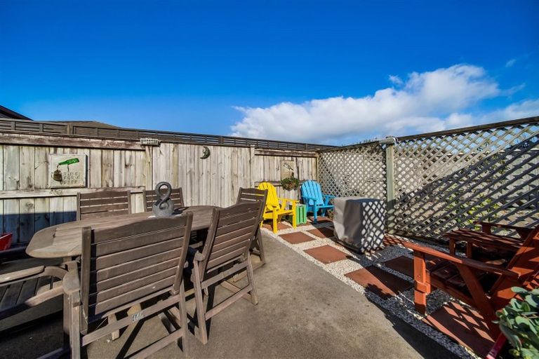 Photo of property in 12 Dolphin Parade, Bell Block, New Plymouth, 4312