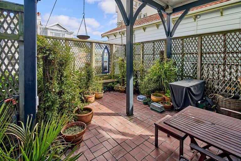 Photo of property in 5a Hay Street, Oriental Bay, Wellington, 6011
