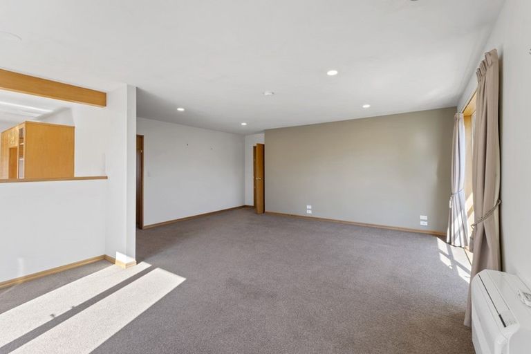 Photo of property in 33 Dee Street, St Albans, Christchurch, 8014