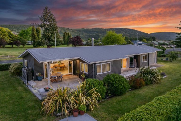 Photo of property in 1 Seagers Close, Kinloch, Taupo, 3377