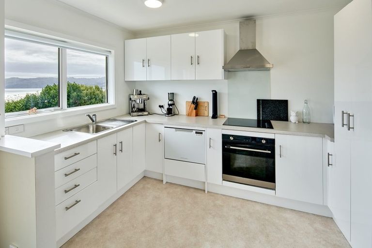 Photo of property in 8a Nikau Road, Point Howard, Lower Hutt, 5013