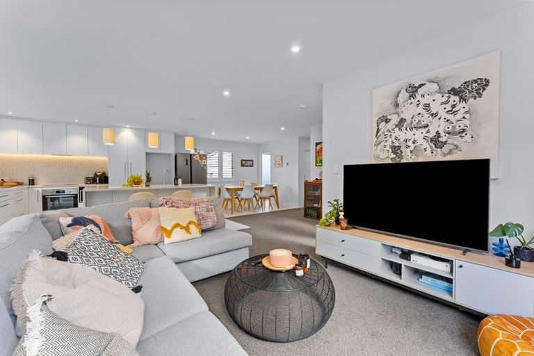 Photo of property in 32a Sandown Road, Rothesay Bay, Auckland, 0630