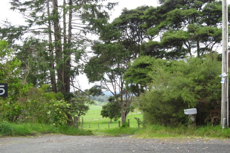 Photo of property in 31 Hinau Road, Waimauku, 0881