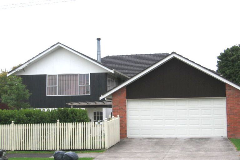 Photo of property in 30a Buscomb Avenue, Henderson, Auckland, 0610