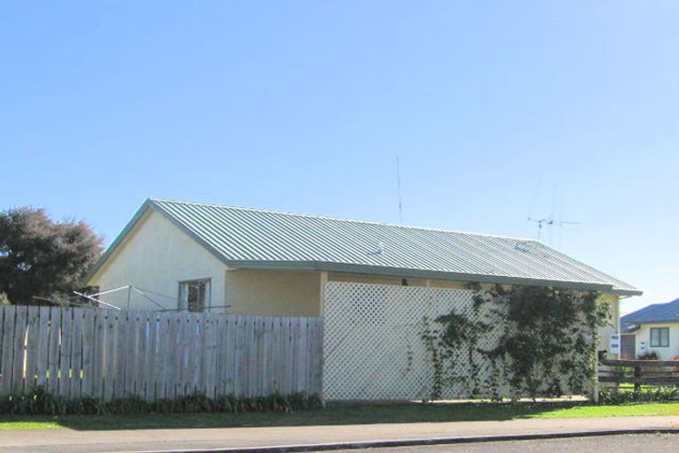 Photo of property in 15 Penney Green, Nawton, Hamilton, 3200