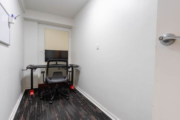 Photo of property in 5 Mandeville Crescent, Grenada Village, Wellington, 6037