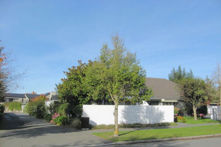 Photo of property in 15 Swanleigh Place, Ilam, Christchurch, 8041