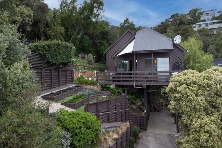 Photo of property in 10 Osmond Lane, Mount Pleasant, Christchurch, 8081