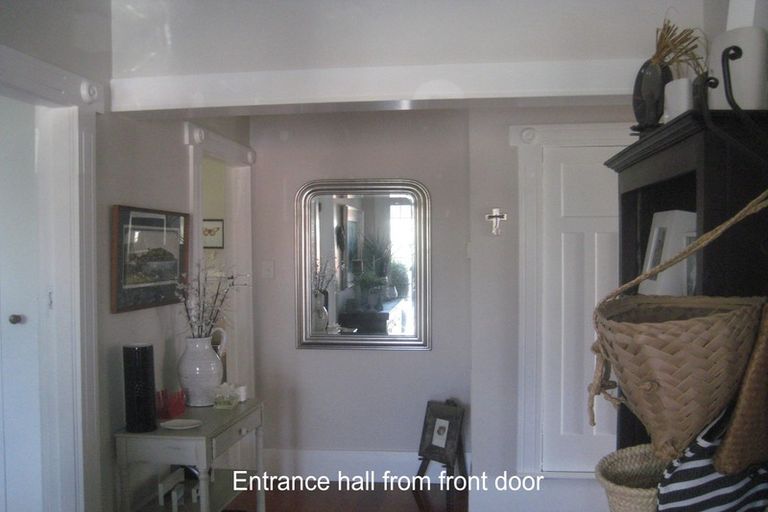 Photo of property in 1/46 Old Lake Road, Narrow Neck, Auckland, 0624