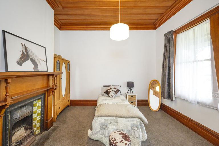 Photo of property in 8 Winston Avenue, Hokowhitu, Palmerston North, 4410