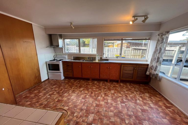 Photo of property in 2/142 Birkdale Road, Birkdale, Auckland, 0626