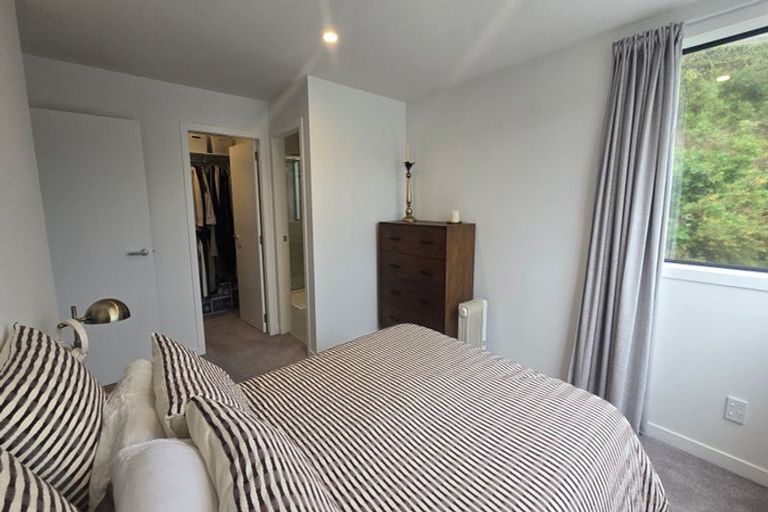 Photo of property in 52 Tiketike Way, Brooklyn, Wellington, 6021